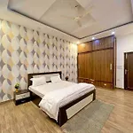 Amber - 5 Bedroom Villa, Garden In Rohini, Delhi