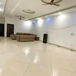 Amber - 5 Bedroom Villa, Garden In Rohini, Delhi