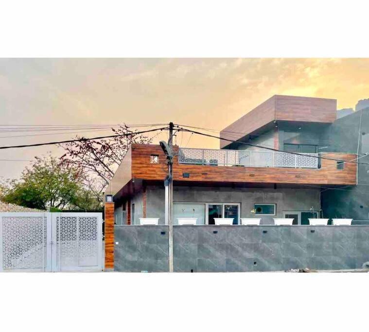 Villa Amber - 5 Bedroom Villa, Garden In Rohini, Delhi New Delhi