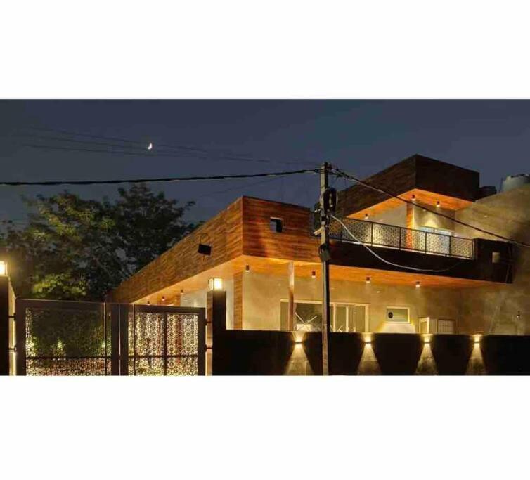 Amber - 5 Bedroom Villa, Garden In Rohini, Delhi New Delhi