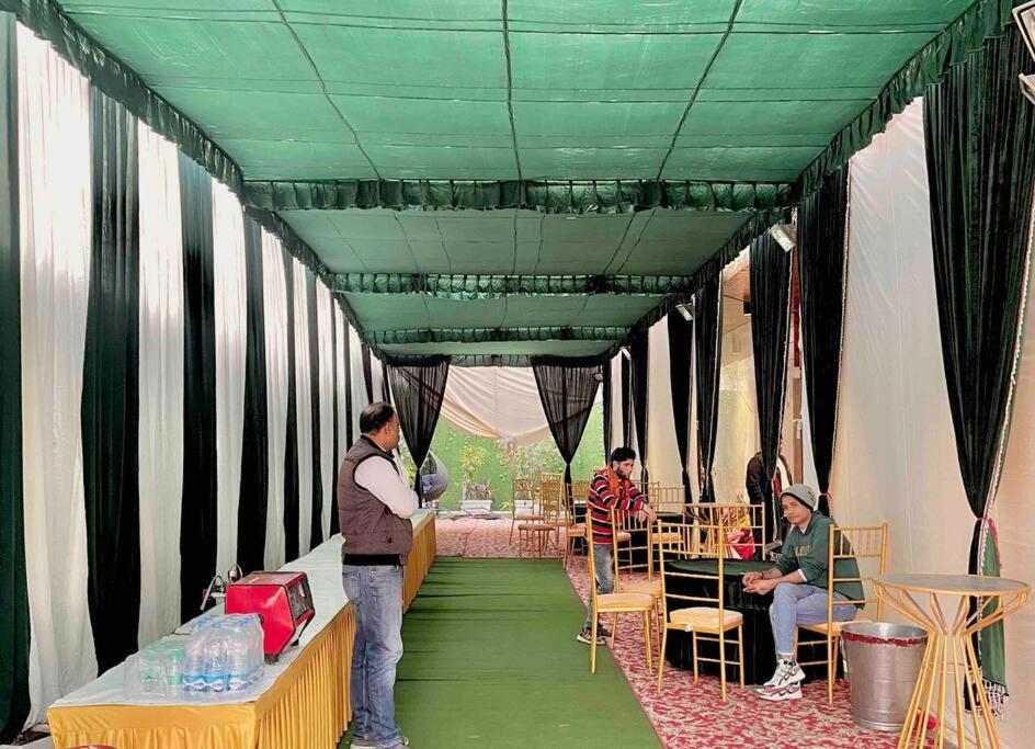 Amber - 5 Bedroom Villa, Garden In Rohini, Delhi Villa *