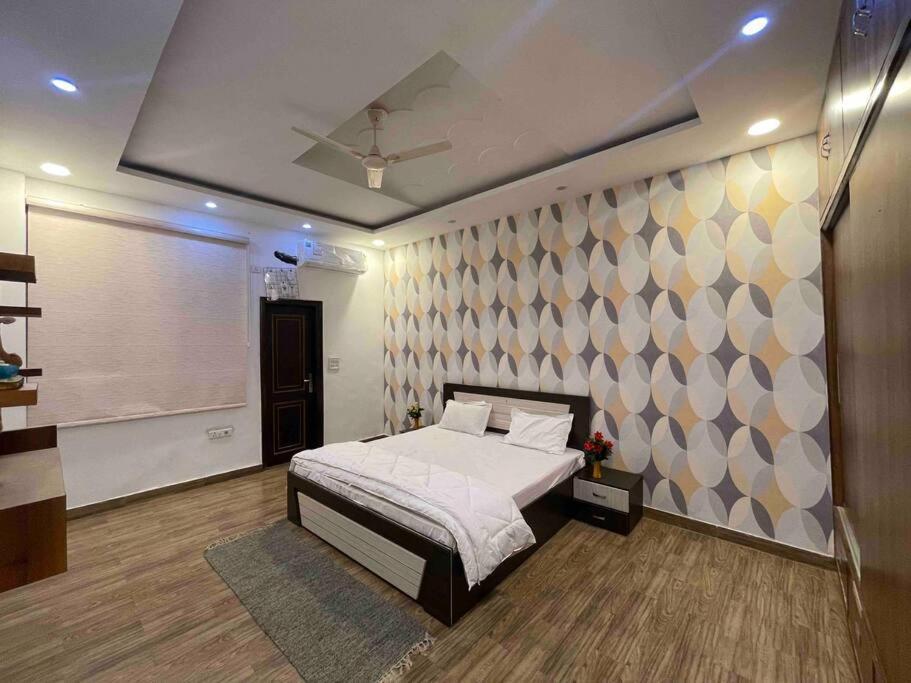 Villa Amber - 5 Bedroom Villa, Garden In Rohini, Delhi