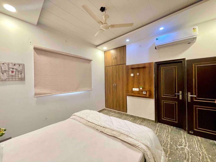 Amber - 5 Bedroom Villa, Garden In Rohini, Delhi *