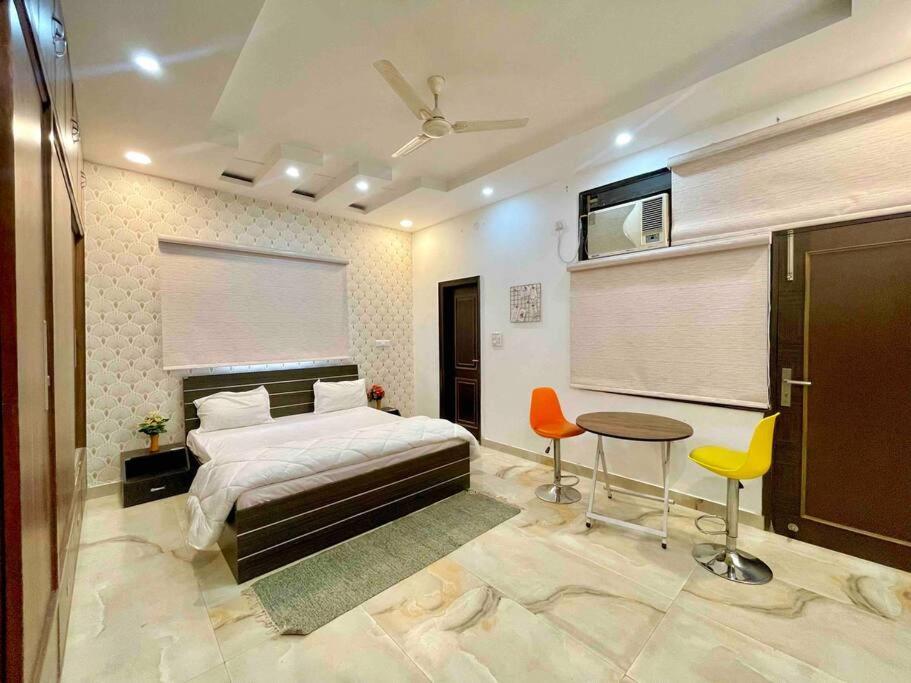 Amber - 5 Bedroom Villa, Garden In Rohini, Delhi Villa New Delhi