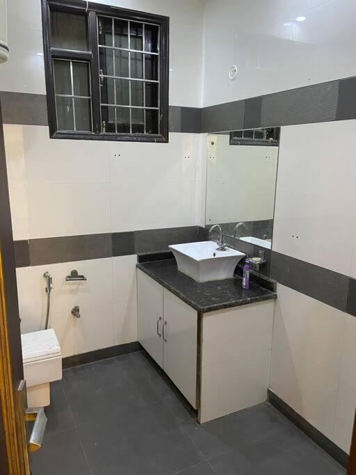 Amber - 5 Bedroom Villa, Garden In Rohini, Delhi New Delhi