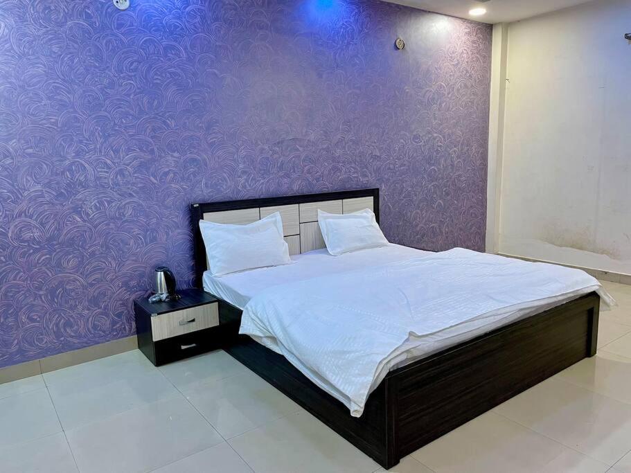 Amber - 5 Bedroom Villa, Garden In Rohini, Delhi Villa *