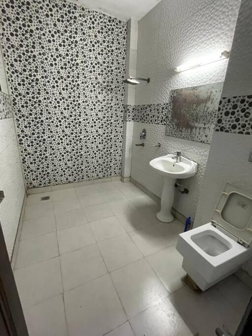 Amber - 5 Bedroom Villa, Garden In Rohini, Delhi Villa *