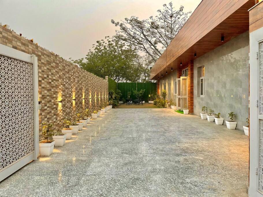 Amber - 5 Bedroom Villa, Garden In Rohini, Delhi