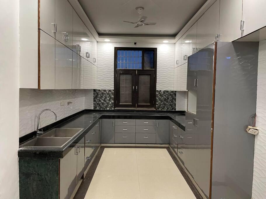Amber - 5 Bedroom Villa, Garden In Rohini, Delhi Villa New Delhi