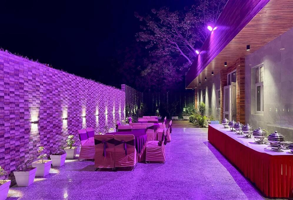 Amber - 5 Bedroom Villa, Garden In Rohini, Delhi New Delhi