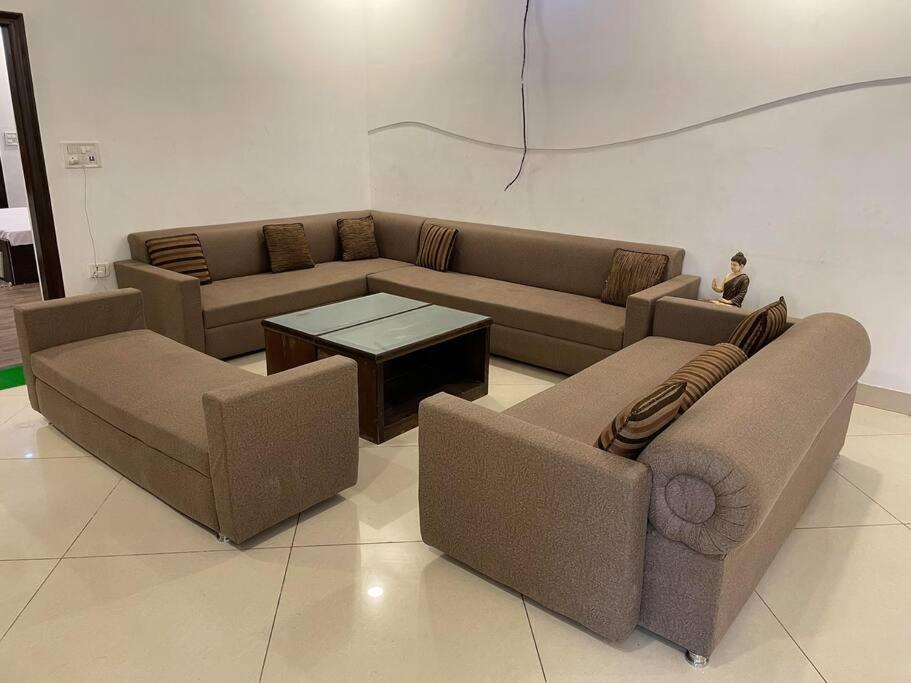 Villa Amber - 5 Bedroom Villa, Garden In Rohini, Delhi *