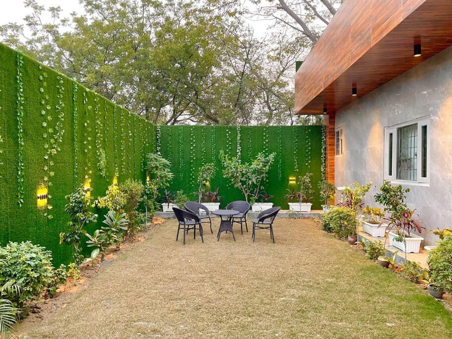 Villa Amber - 5 Bedroom Villa, Garden In Rohini, Delhi *